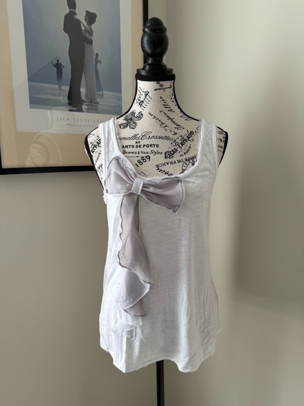 RW&CO. White Sleeveless Tank with Gray Chiffon Bow
